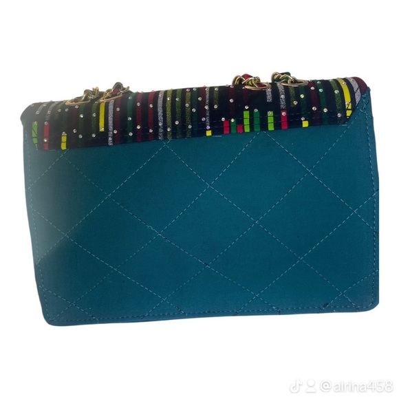 “Vibrant Striped Quilted Chain Bag – Bold & Chic Statement Purse” - Picture 4 of 5